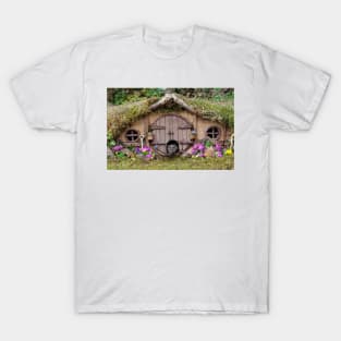 George the mouse in a log pile house - summer flowers T-Shirt